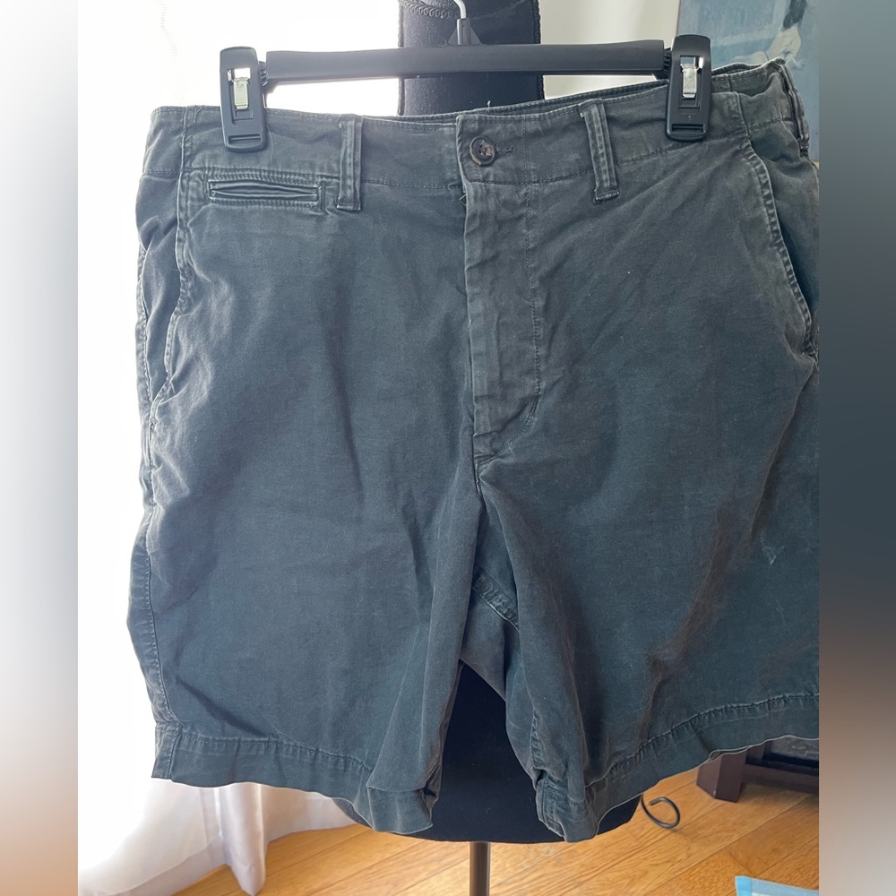American Eagle Men’s shorts size 34 Bermudas